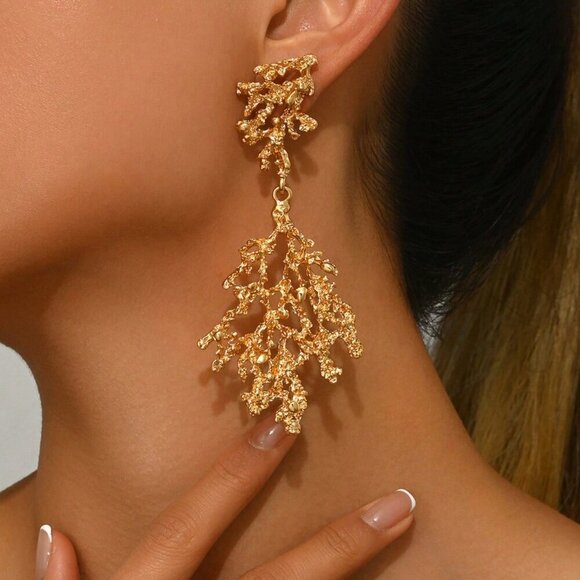 Multicolor Elegant Women's Faux Pearl Shell Gold Stud Earrings - Picture 2 of 5